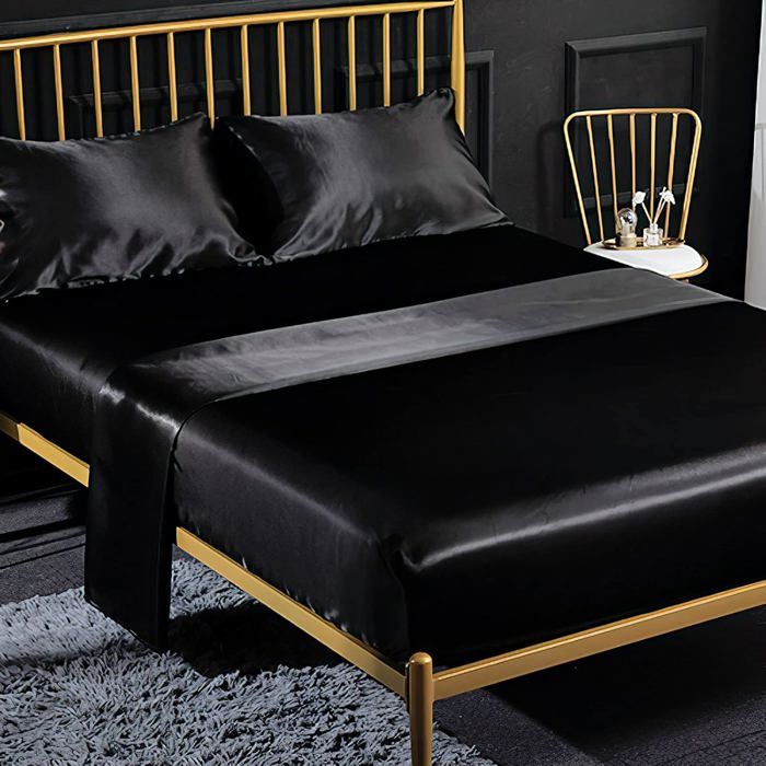 Ensemble de draps en satin noir quatre pièces comprenant un drap-housse à poches profondes un drap plat et deux taies doreiller.