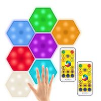 AuTech® DIY RGB Applique Murale Hexagonal Assemblée Tactile LED Touch Sensitive Sans Fil Veilleuse - 7PCS + 2 Télécommandes