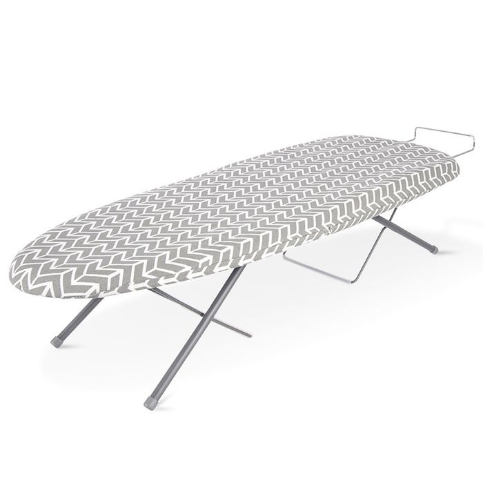 Table à repasser pliable - Orion - 77x31x18 cm - Pliable - Housse en coton - Doublure en feutre 5 mm - Support pour fer Table à repasser pliable - Orion - 77x31x18 cm - Pliable - Housse en coton - Doublure en feutre 5 mm - Support pour fer