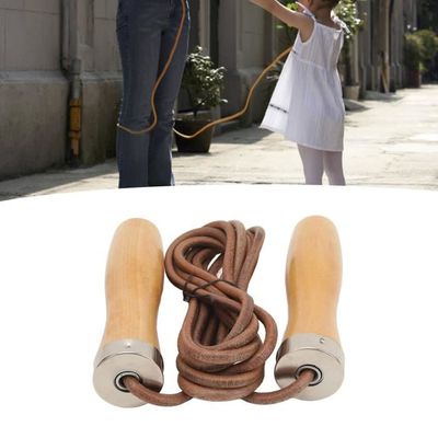 VSL Corde à sauter en cuir véritable avec roulement à billes 360° et poignées en bois pour fitness, boxe, MMA et cardio CrossFit VSL Corde à sauter en cuir véritable avec roulement à billes 360° et poignées en bois pour fitness, boxe, MMA et cardio CrossFit