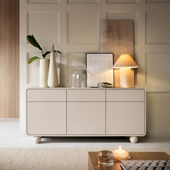 Buffet NANAIMO – Largeur 104 Cm, Hauteur 125 Cm – Couleur Cachemire, Poignées Dorées – 6 étagères, 2 Portes – Rangement Salon/chambre