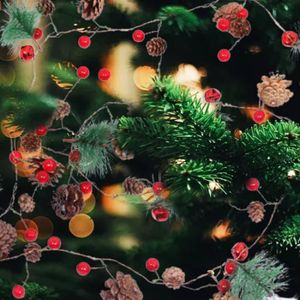 JOTOL Guirlande Lumineuse De Noël Avec Cône De Pin Rouge Berry Bell,3 M 30 LED Guirlande LED Lumineuse à Pile,pour la Décoration Extérieure,Maison,Jardin,Intérieure Fête Noël