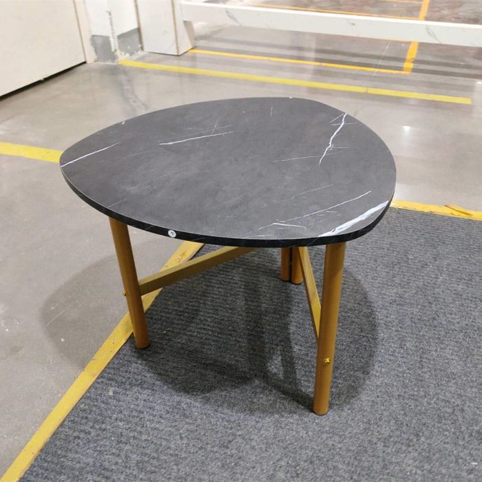 Table Basse Salon Ovale COSTWAY Pieds en Métal Table d’Appoint Triangulaire en Bois pour Salon Bureau Chambre Charge 60 kg Noir Table Basse Salon Ovale COSTWAY Pieds en Métal Table d’Appoint Triangulaire en Bois pour Salon Bureau Chambre Charge 60 kg Noir