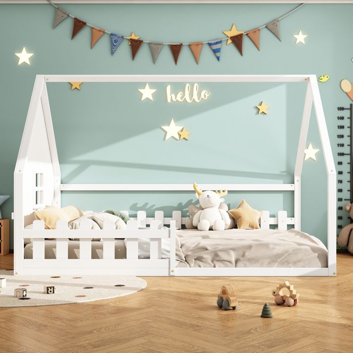 Lit enfant - KOMHTOM - Structure maison - 140 x 200 cm - Pin et MDF - Barrières de sécurité Lit enfant - KOMHTOM - Structure maison - 140 x 200 cm - Pin et MDF - Barrières de sécurité