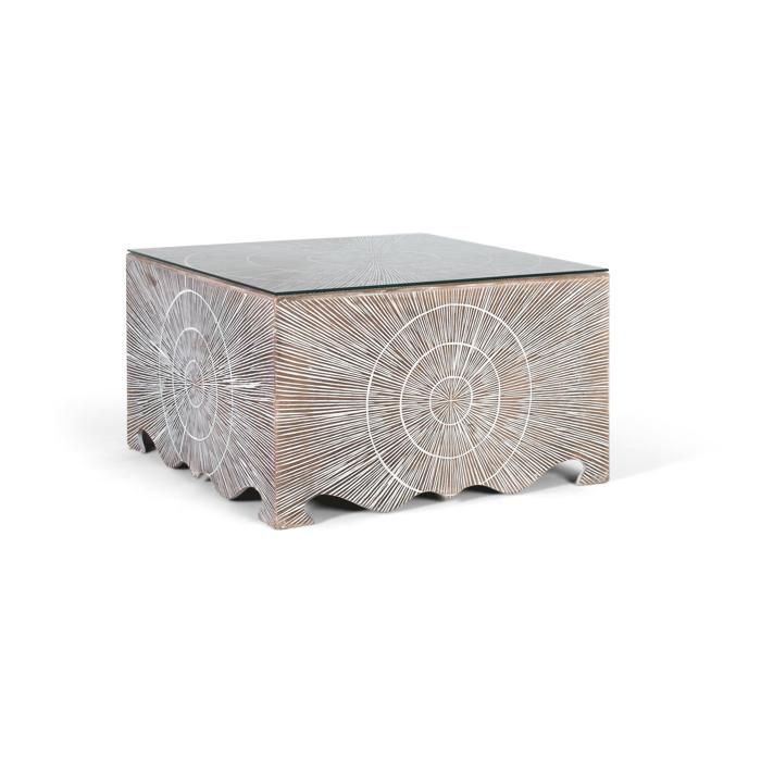 Table basse carrée - GINER Y COLOMER - Motifs géométriques sculptés à la main - Verre biseauté - Dimensions 80x80x45 cm Table basse carrée - GINER Y COLOMER - Motifs géométriques sculptés à la main - Verre biseauté - Dimensions 80x80x45 cm