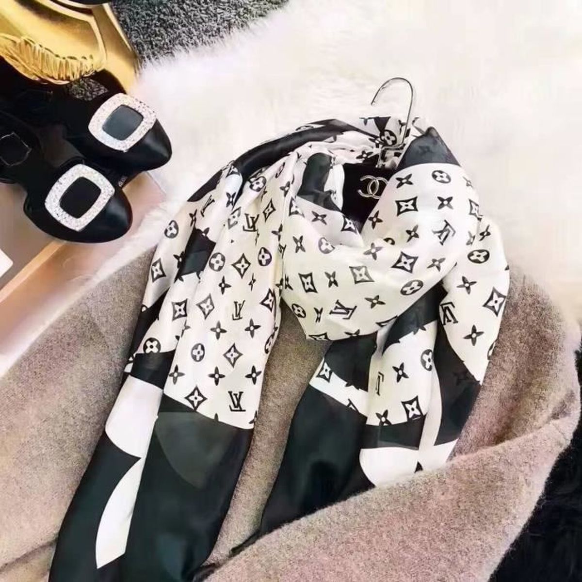 foulard lv
