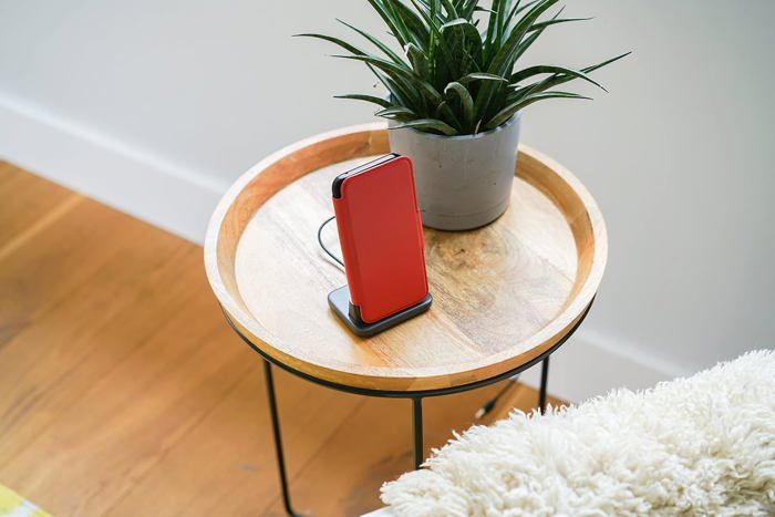 Socle Chargeur Officiel Doro Pour Smartphone 8100 - Charge Par Pose, Pratique Et Sécurisé