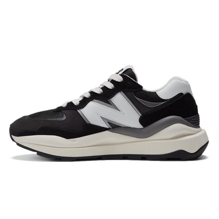 Basket New Balance 57/40 - Noir Blanc Beige - Empeigne en suède et mesh - Détails réfléchissants