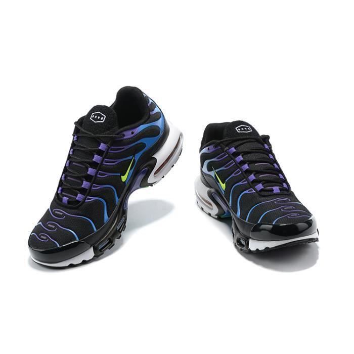 Baskets Nike AIR MAX PLUS noires et violettes chez DM'Sports !