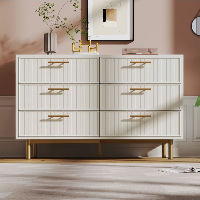 Commode blanche moderne à 6 tiroirs avec façades rainurées et base métal