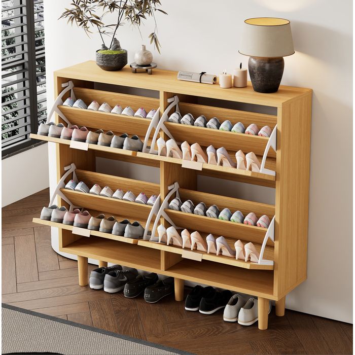 Meuble à chaussures avec 4 abattants en rotin. meuble dentrée. poignée en métal. panneaux de particules. 100x25x90 cm. chêne clair