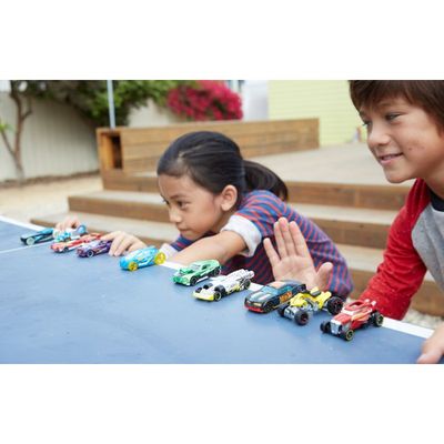 Hot Wheels Lot de 5 voitures jouets, 3 paquets de 5 véhicules HW Sports, Motor Show et HW Legends à l'échelle 1
