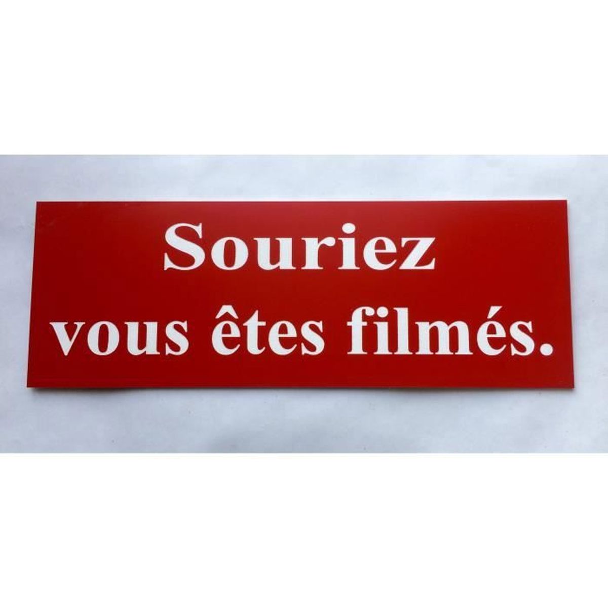 Plaque Signalétique "Souriez, Vous êtes Filmés" - Format 29 X 100 Mm, Gravée Rouge, Adhésive Ou à Fixer