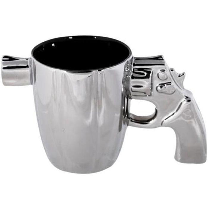 Grâce à ce mug bling bling revolver montrez votre côté décalé. La anse de la tasse reprend la forme d'une crosse de révolver. Car...