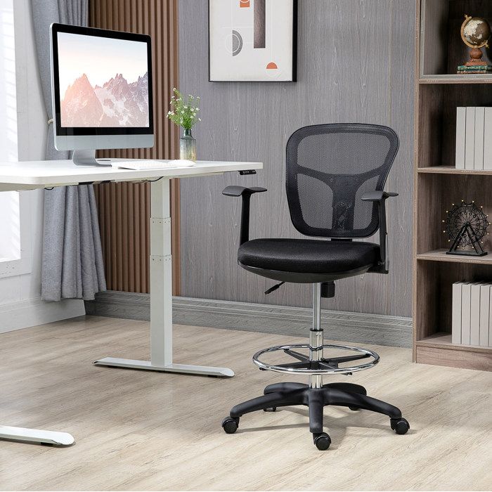 Chaise de bureau ergonomique noire en polyester avec dossier mesh accoudoirs relevables et repose-pieds réglable Chaise de bureau ergonomique noire en polyester avec dossier mesh accoudoirs relevables et repose-pieds réglable