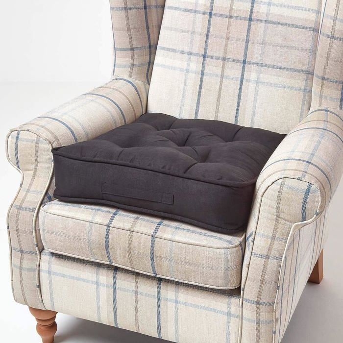 Coussin dassise rehausseur en suédine - HOMESCAPES - Noir - 50 x 50 x 10 cm - Coussin pour fauteuil - Non déhoussable Coussin dassise rehausseur en suédine - HOMESCAPES - Noir - 50 x 50 x 10 cm - Coussin pour fauteuil - Non déhoussable