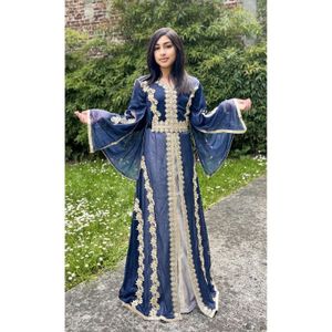 DJELLABA – CAFTAN – TAKCHITA Caftan enfant fille Ayaan Takchita Bleu robe orien