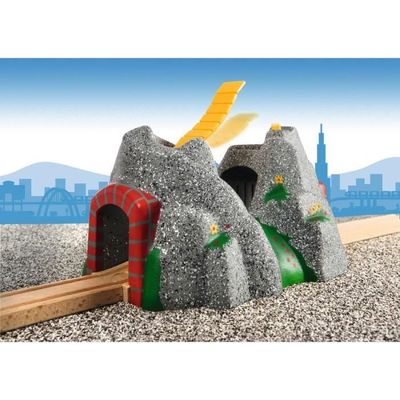 Tunnel de briques rouges pour circuit de train en bois