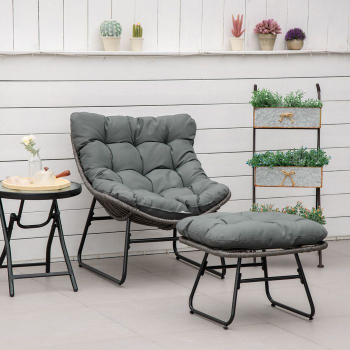 Fauteuil chaise de jardin avec repose-pieds en métal époxy et résine tressée aspect rotin avec coussins Fauteuil chaise de jardin avec repose-pieds en métal époxy et résine tressée aspect rotin avec coussins