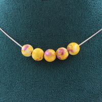 Pierres et Minéraux. Collier 5 perles Jaspe jaune violet 8 mm. Chaine en acier inoxydable Collier femmes, hommes. Taille personnali