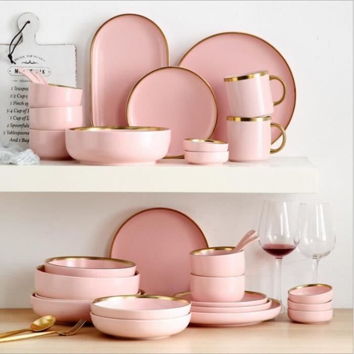 Assiette en céramique rose faite à la main
