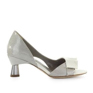 escarpin blanc ouvert devant