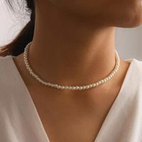 Collier Ras de Cou Femme Fabriqué en Perles de Nacre • Bijou de Mode • Ras de Cou Élégant • Cadeau pour Elle • Cadeau de Noel