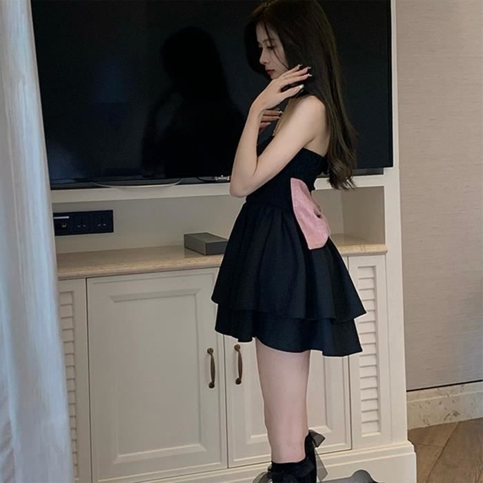 Jolie femme hotsell en robe courte