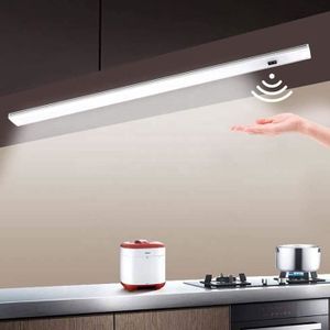 Lampe de Placard 24LED Sans Fil, Eclairage LED Cuisine Sous Meuble,  Luminosité Réglable Lumière Detecteur de Mouvement, 3 A400 - Cdiscount  Maison