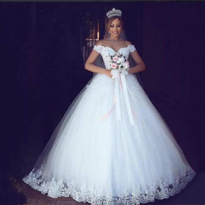 Robe courte en dentelle blanche à épaules dénudées