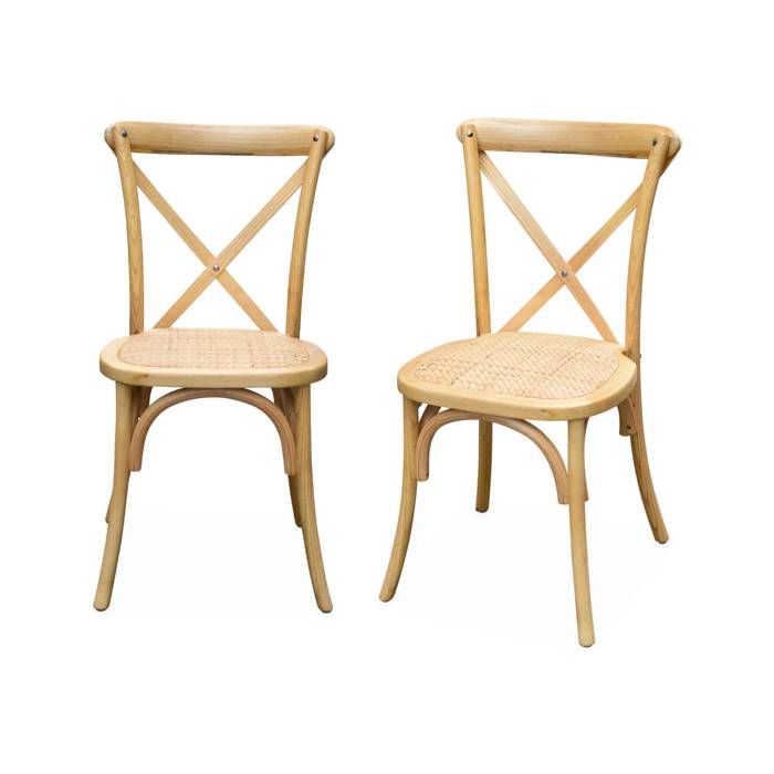 Lot de 2 chaises de bistrot en bois de cédrèle naturel. vintage. assise en rotin. empilables Lot de 2 chaises de bistrot en bois de cédrèle naturel. vintage. assise en rotin. empilables