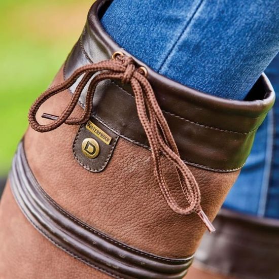 Bottes d'équitation montantes en similicuir marron à boucle, coupe extra large EEE | Yours Clothing
