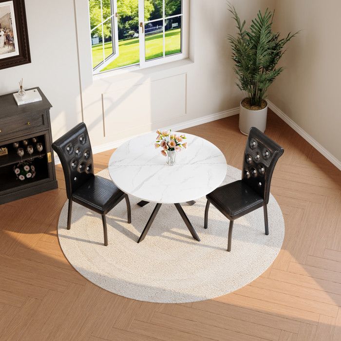 Ensemble salle à manger moderne - Table ronde aspect marbre - Piètement métal noir en X - Chaises cuir synthétique noir