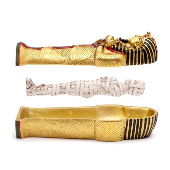 Egypte : un sarcophage de Toutânkhamon en restauration au Caire