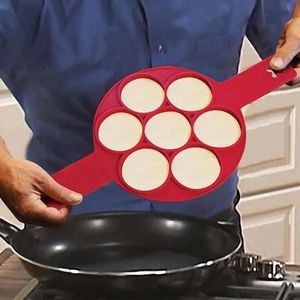 FENSIN 2PCS Pancake Moules Omelette Maker rond en silicone Oeuf Anneaux Pancake Moule avec poignées antiadhésive Poêle à omelette Oeuf Moule Moules rose 