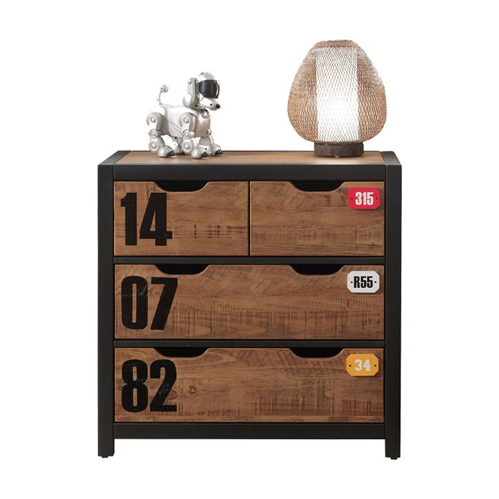 Commode Alex en pin et MDF, laqué noir et teinté brun, comprend 4 tiroirs.
