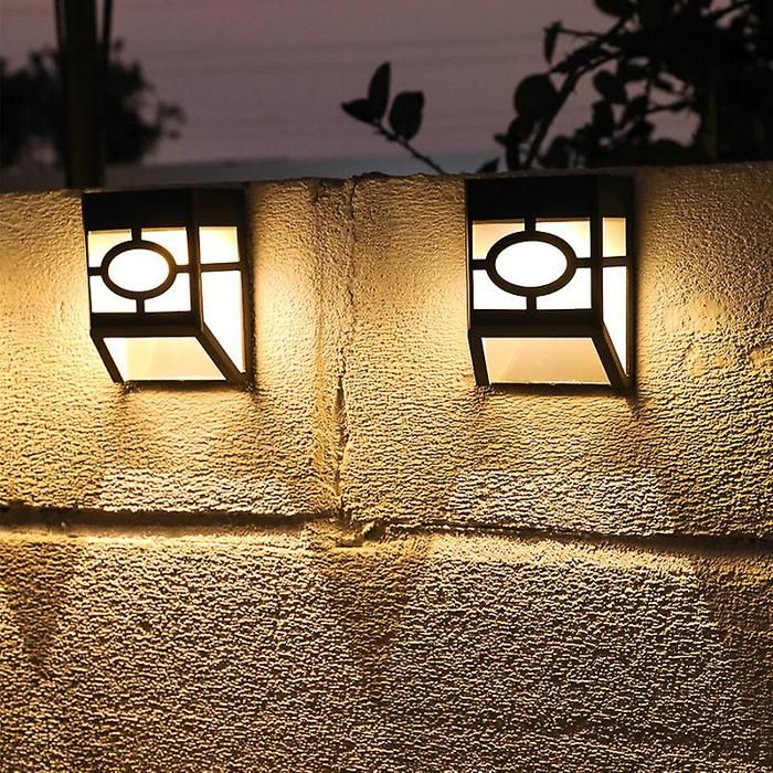 4pcs Appliques murales solaires dextérieur Lampes de jardin solaires étanches à LED pour clôture 4pcs Appliques murales solaires dextérieur Lampes de jardin solaires étanches à LED pour clôture