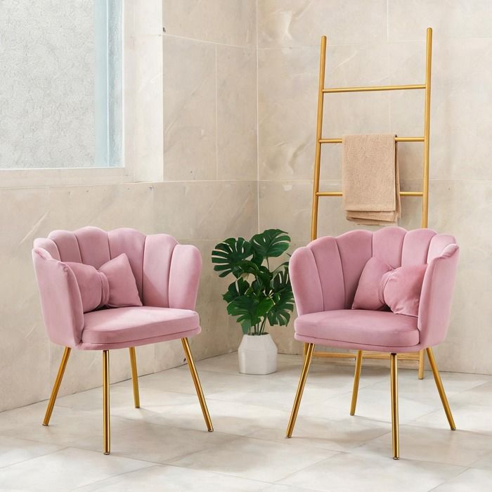 Set de 2 chaises dappoint en velours soft pink dossier pétale capitonné pieds dorés style contemporain