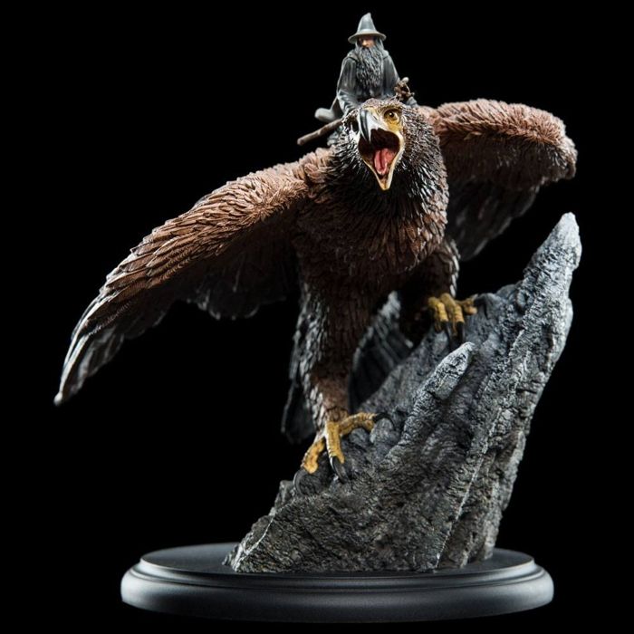 LORD OF THE RINGS STATUE GANDALF ON GWAIHIR 15 CM
