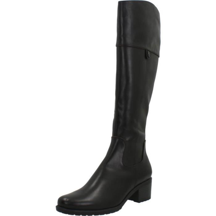 bottes regarde le ciel