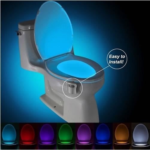 La nuit de toilette de salle de bains a mené la lumière activée par  mouvement de lumière de capteur de lampe de 8 couleurs 