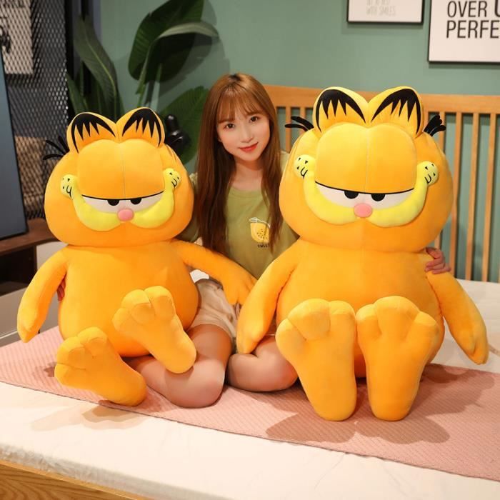 OMECAR Mignon Le Garfield Peluche Jouet Doux Jaune Chat Oreiller en Peluche  Dessin animé Anime poupée apaiser Jouets pour Enfants Cadeau d'anniversaire  80cm Garfield : : Jeux et Jouets