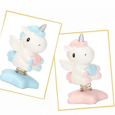 Amosfun Ornement Licorne Secouant La Tête en Résine pour Tableau De Bord De Voiture Décoration De Bureau Et Maison Cadeau D'Accessoire Automatique Bleu Ciel 4.1X2.4X2 Pouces