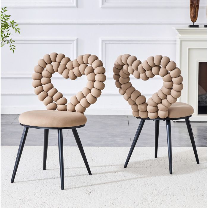 Lot de 2 Chaises de Salle à Manger VIVRYN dossier à découpe cœur velours camel pieds métal noir
