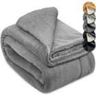 BEAUTISSU HOME STYLE Beautissu Alina Plaid Sherpa 220x240 cm Plaid Doux XXL – Plaid Polaire Aspect de Fourrure d'Agneau - Gris Clair-Gris Clair