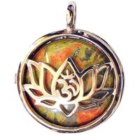 Pendentif médaille qui s'ouvre fleur de lotus et cabochon unakite + chaine 2,5cm