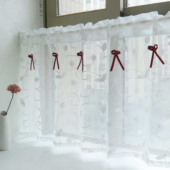 Rideaux et voilages blancs en dentelle pour la maison