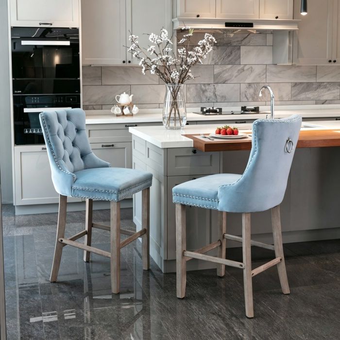 Lot de 2 Tabourets de Bar - BELLEMAVE - Tissu Velours - Pieds en Bois Massif - Bordure Cloutée - Chaises de Cuisine - Bleu Clair