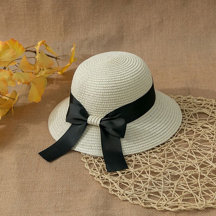 Le Chapeau De Paille Croquis Coiffe Avec Un Arc Protection Solaire Napper En Bord De Mer Style Le Chapeau De Paille Croquis Coiffe Avec Un Arc Protection Solaire Napper En Bord De Mer Style