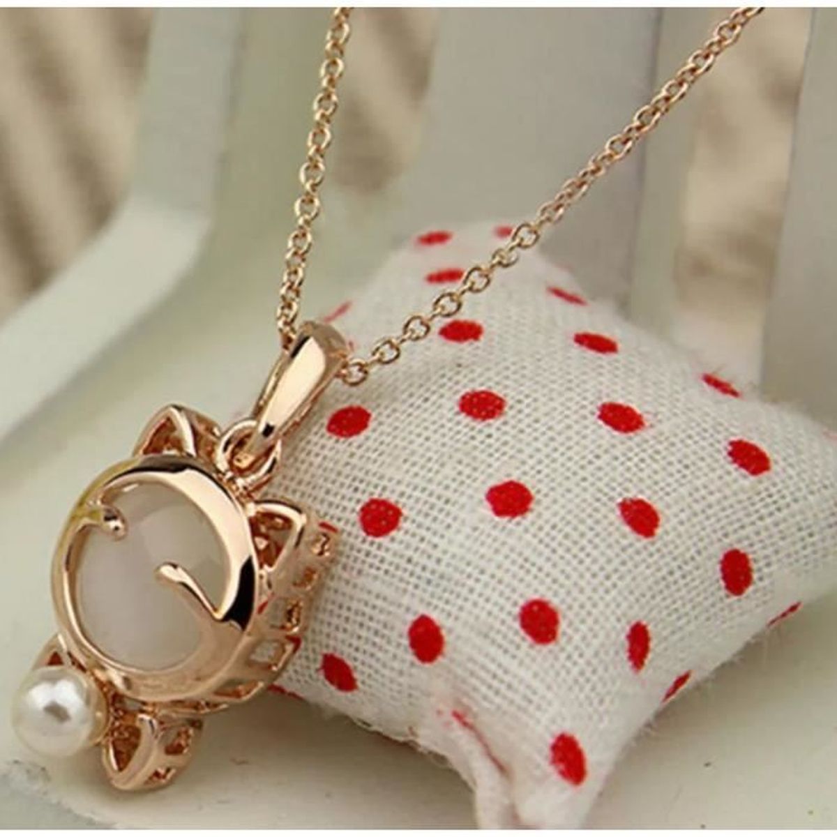 Collier Chat Dore Sur Opale Blanche Figurine Chat Bijoux Chat Achat Vente Sautoir Et Collier Collier Chat Dore Sur Opale Dore Opale